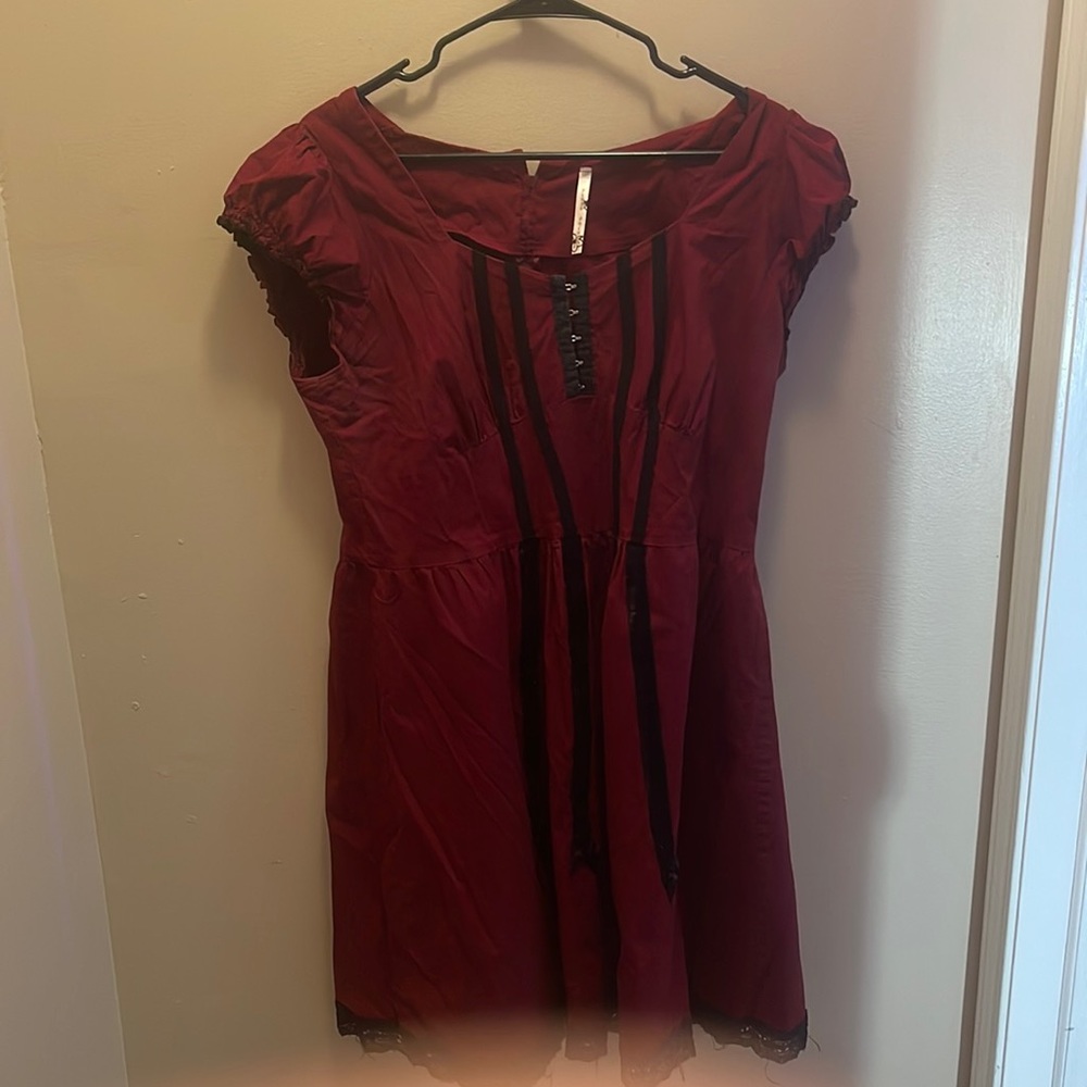 gorgeous medieval red dress